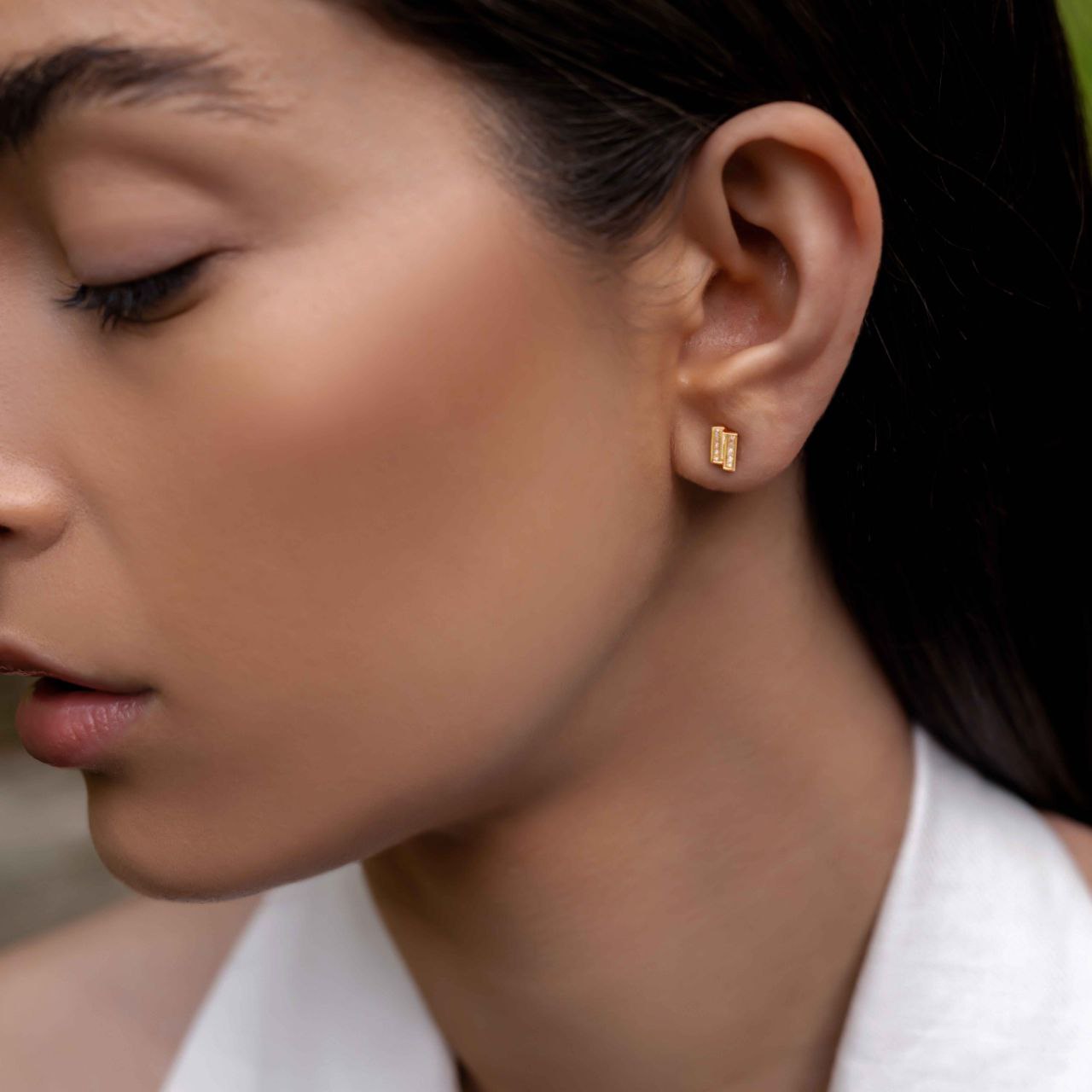 Sparkling Double Bar Studs